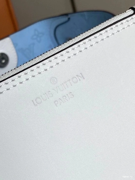 PM LOUIS HINA VUITTON 0819